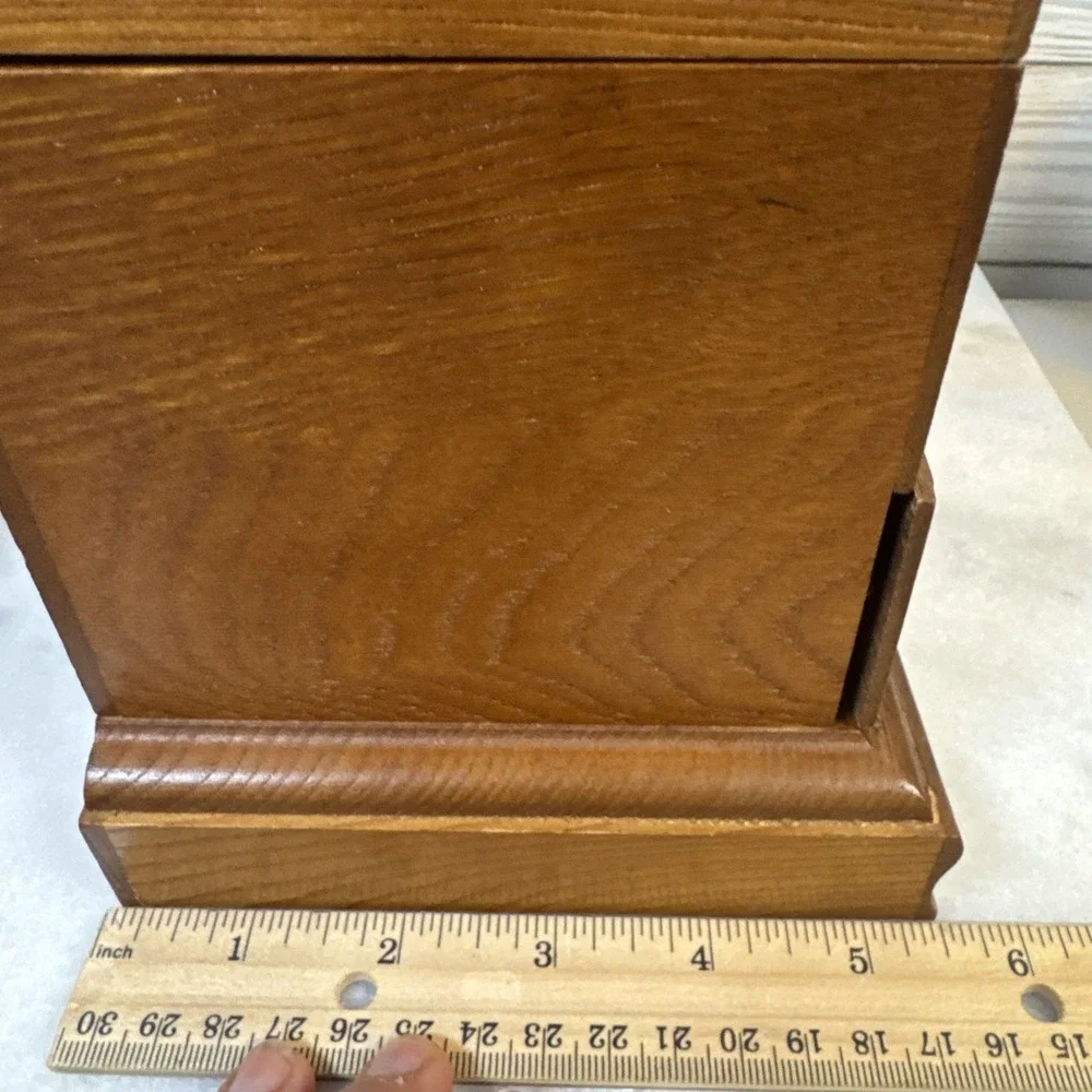 Wooden Flip Top Jewelry / Music Box With Red Felt Lined Interior Toyo Music